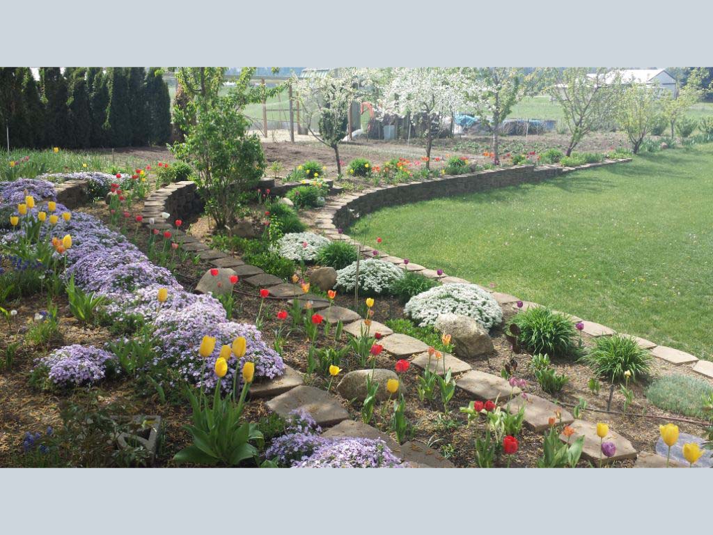 Lenas Gentle Care Morgan Facility Flower Garden 2017